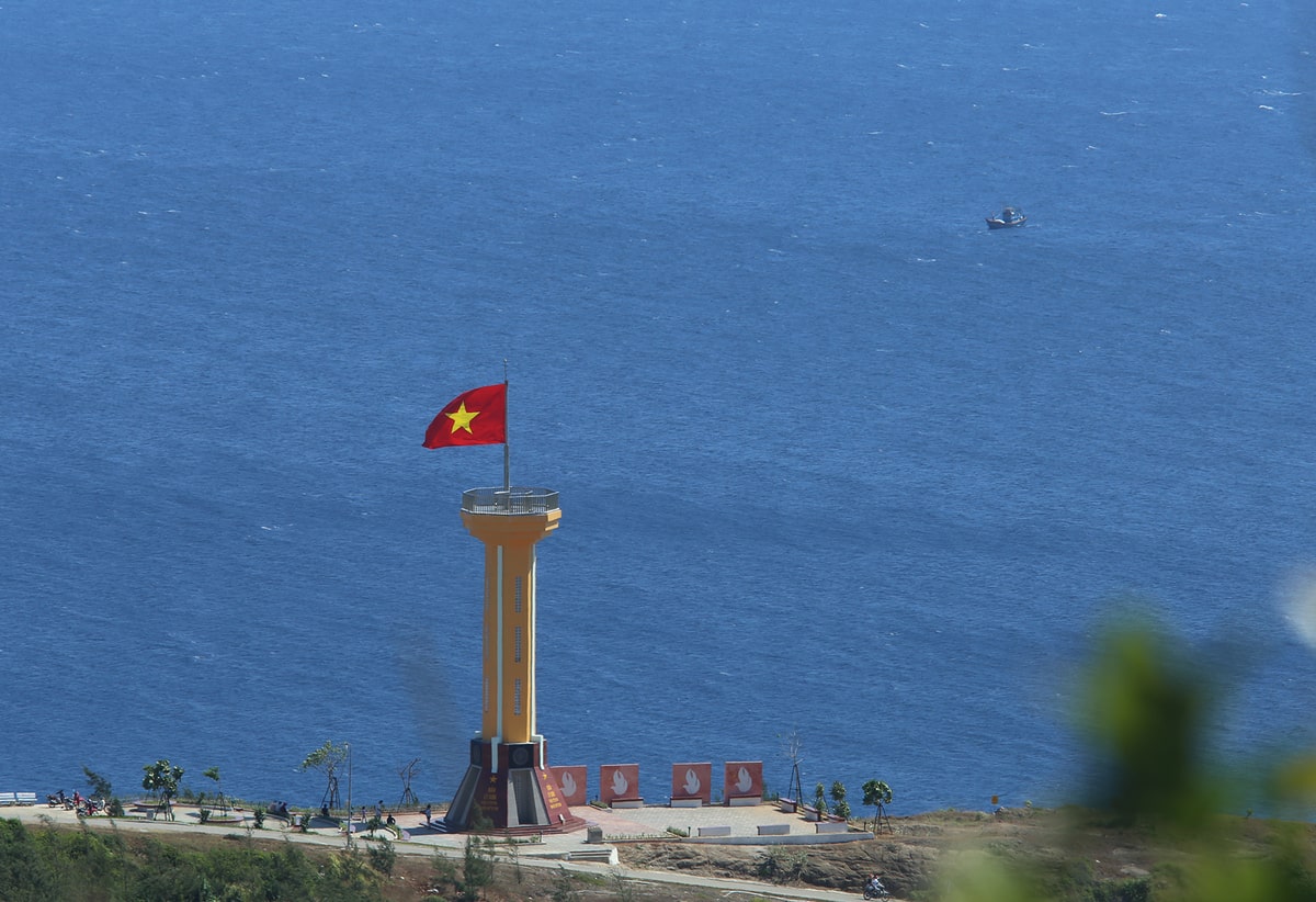 cột cờ đảo Lý Sơn