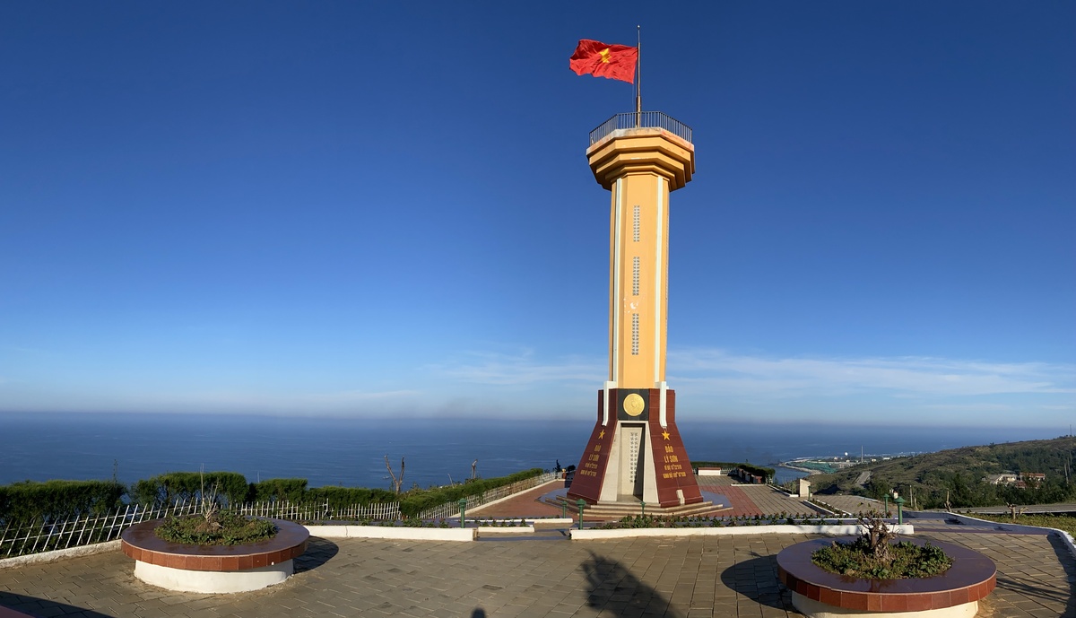 Cột cờ quốc tế đảo Lý Sơn