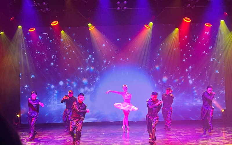 SHOW BIỂU DIỄN đặc sắc tại nhà hát lớn trên Du Thuyền