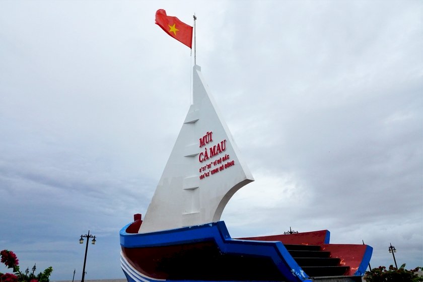 BIỂU TƯỢNG ĐẤT MŨI CÀ MAU