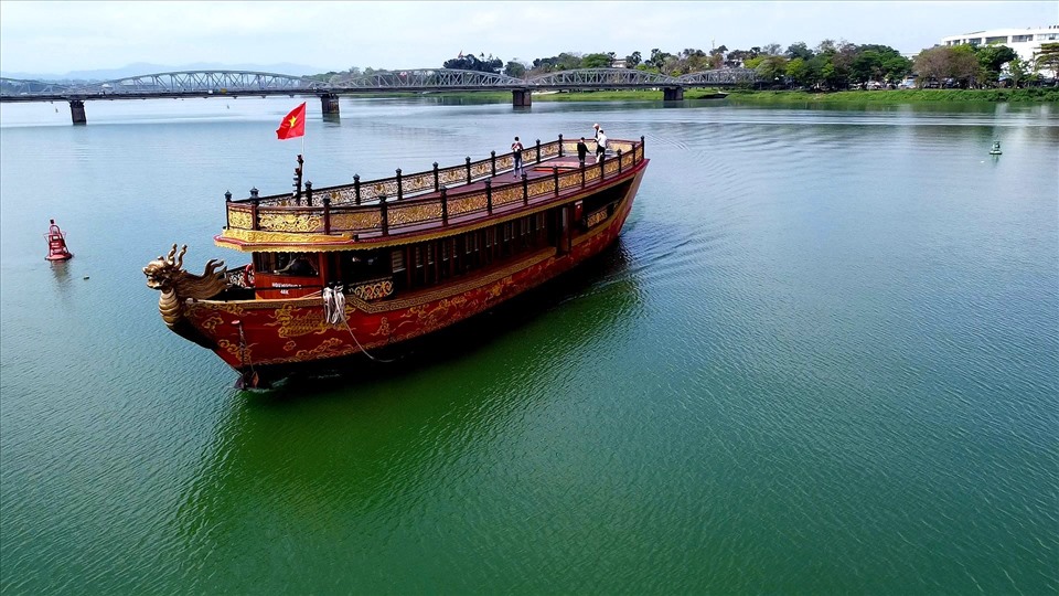 Du Thuyền Huế 1 Ngày: Ngự Hương